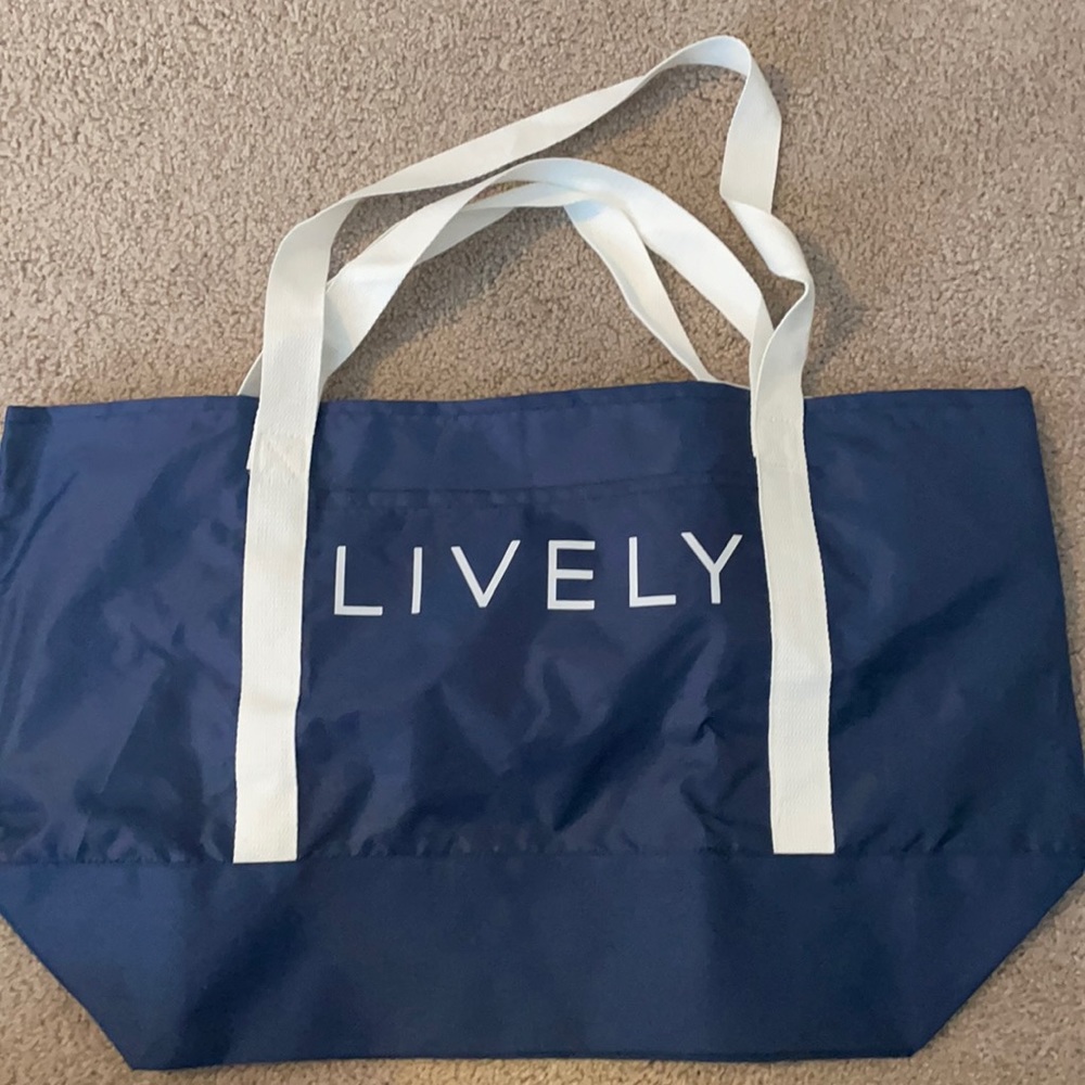 LIVELY Drawstring Tote